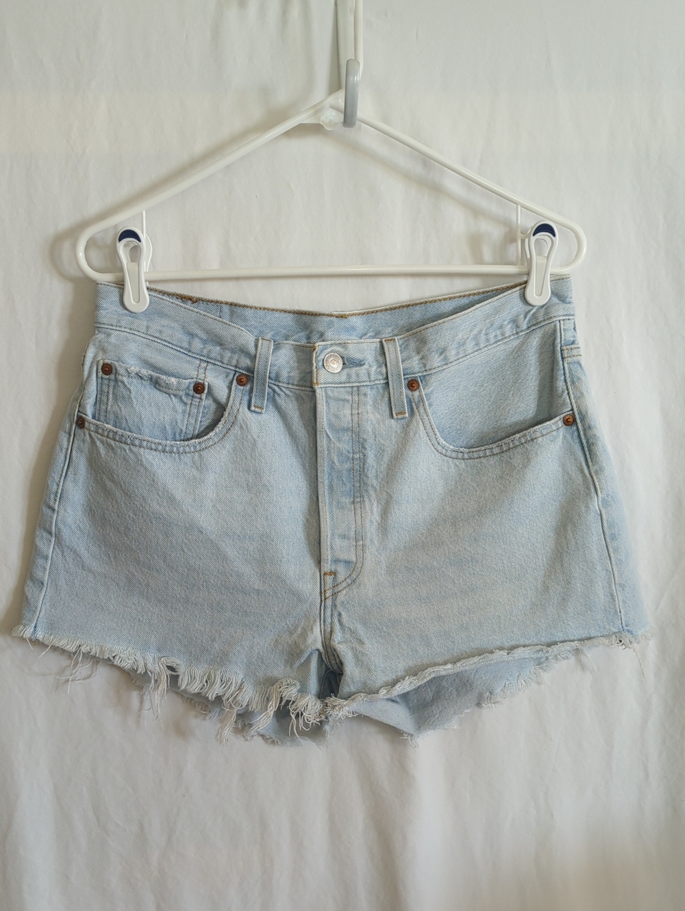 Levi’s 501 Button Fly Denim Cutoff Shorts Light Wash Size 30